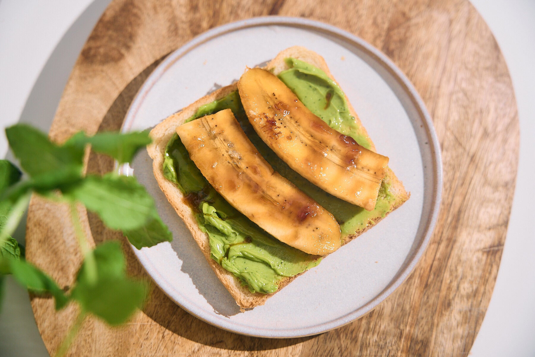 Matcha Tost z karmelizowanym bananem