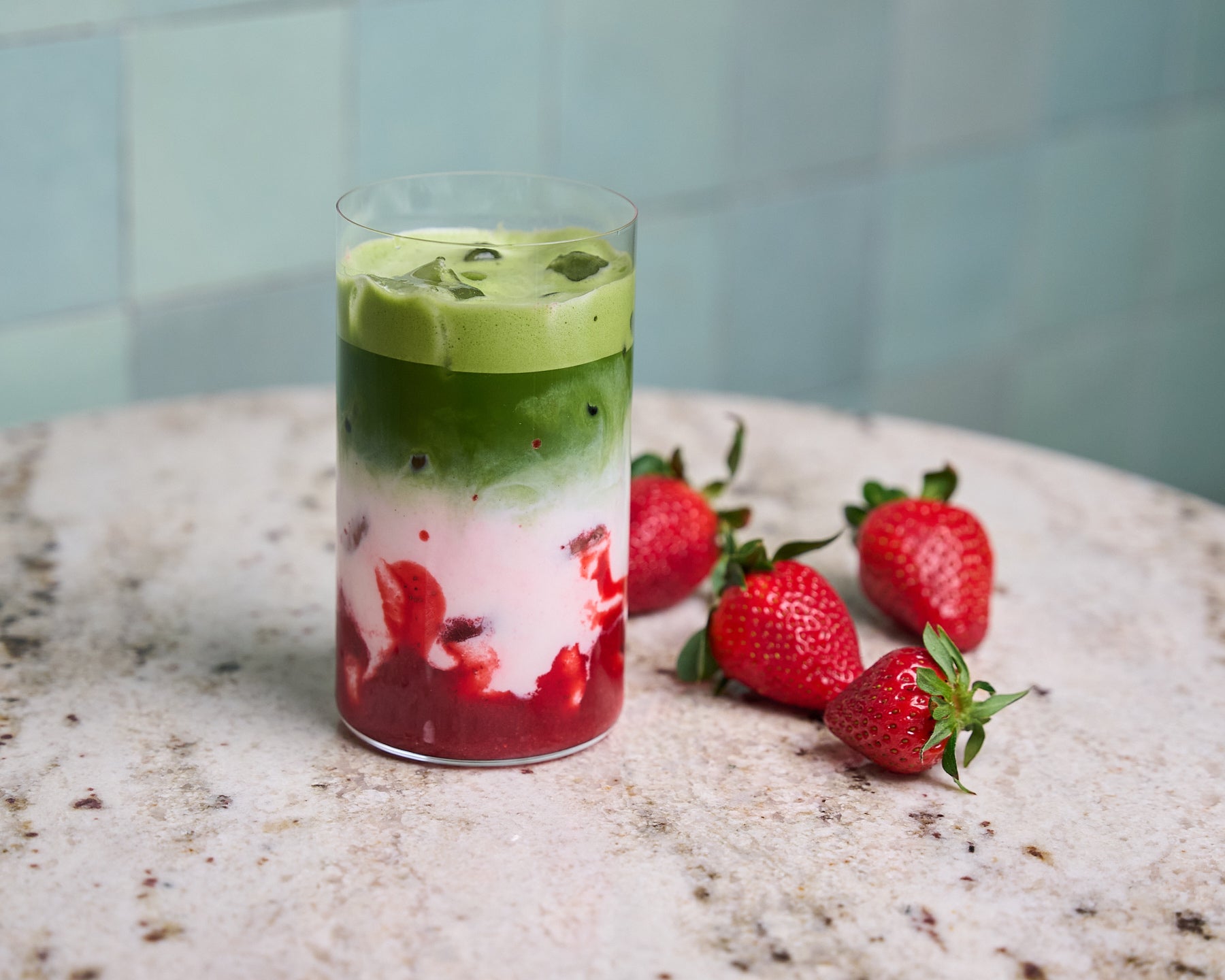 truskawkowa matcha latte