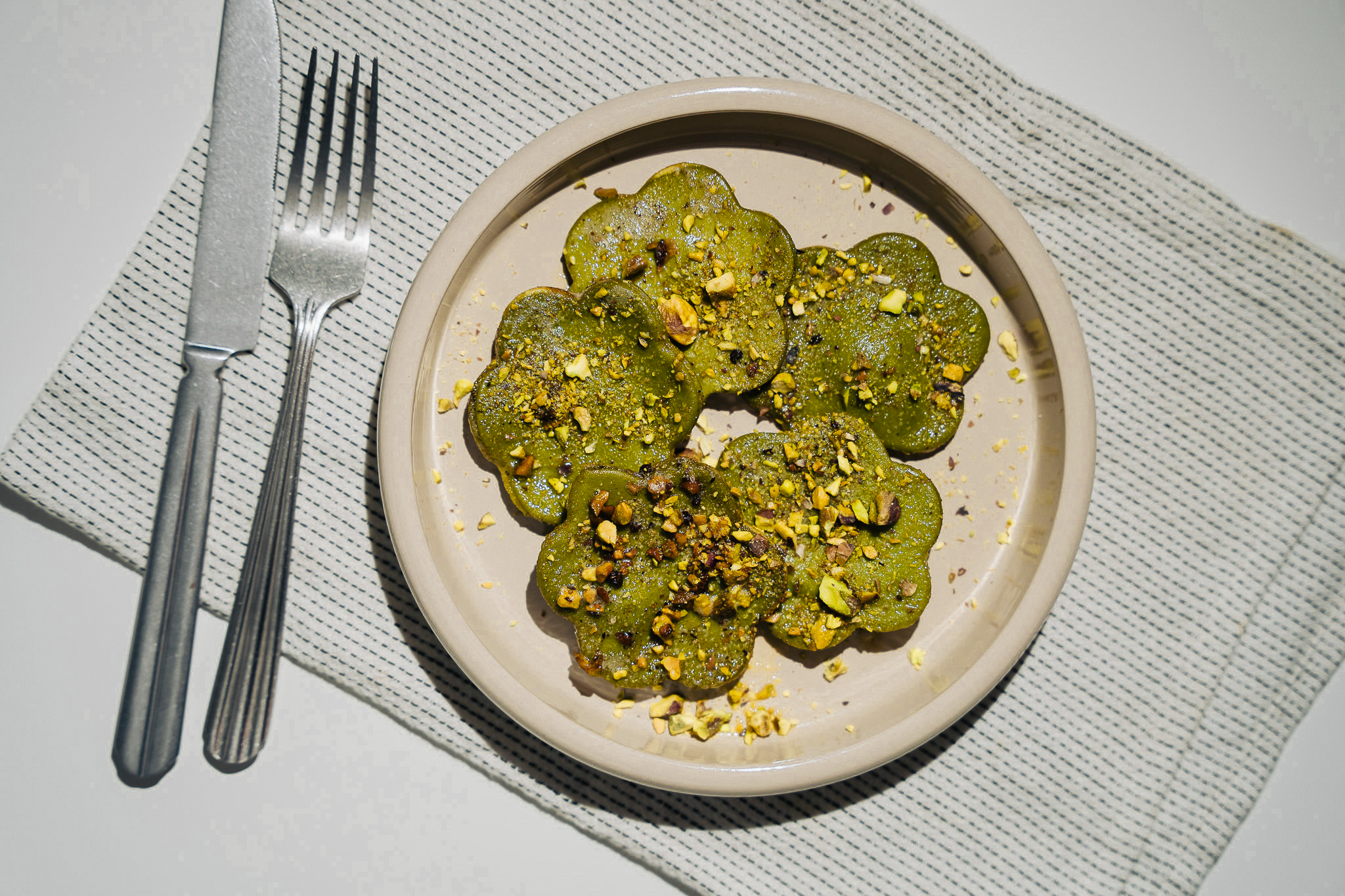 Ravioli z matchą i cytrynowym mascarpone